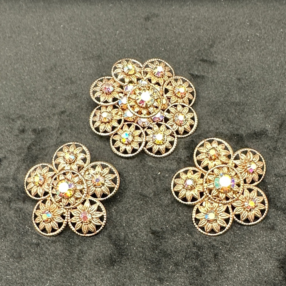 Elegant Gold Floral clip on earrings and  Brooch Set